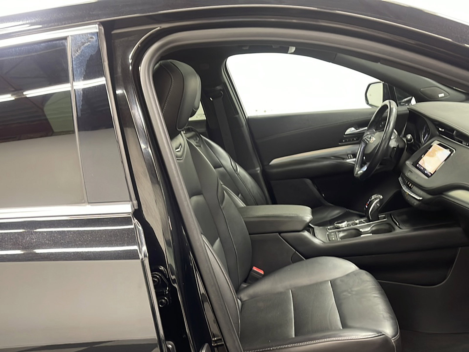 Used 2019 Cadillac XT4 Premium Luxury AWD/4WD image 23