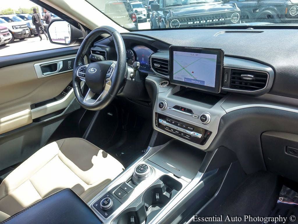 Used 2020 Ford Explorer XLT w/ Equipment Group 202A AWD/4WD image 28