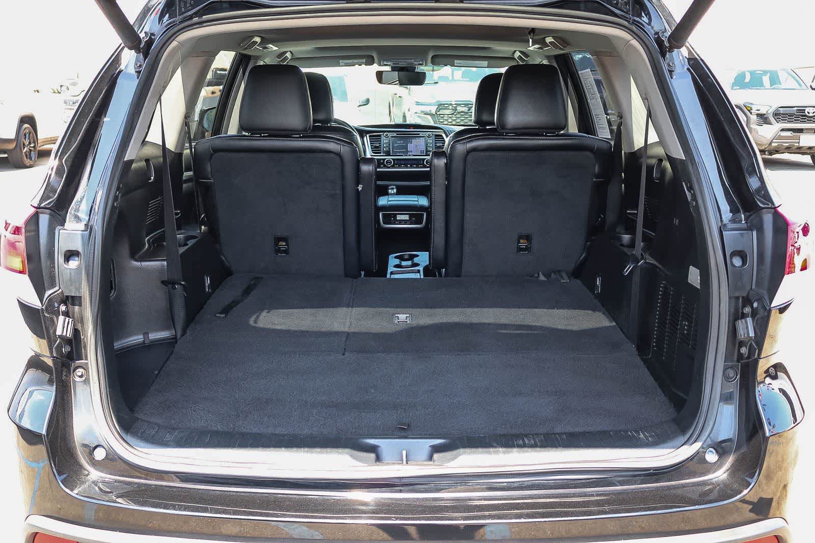 Used 2018 Toyota Highlander SE FWD image 26