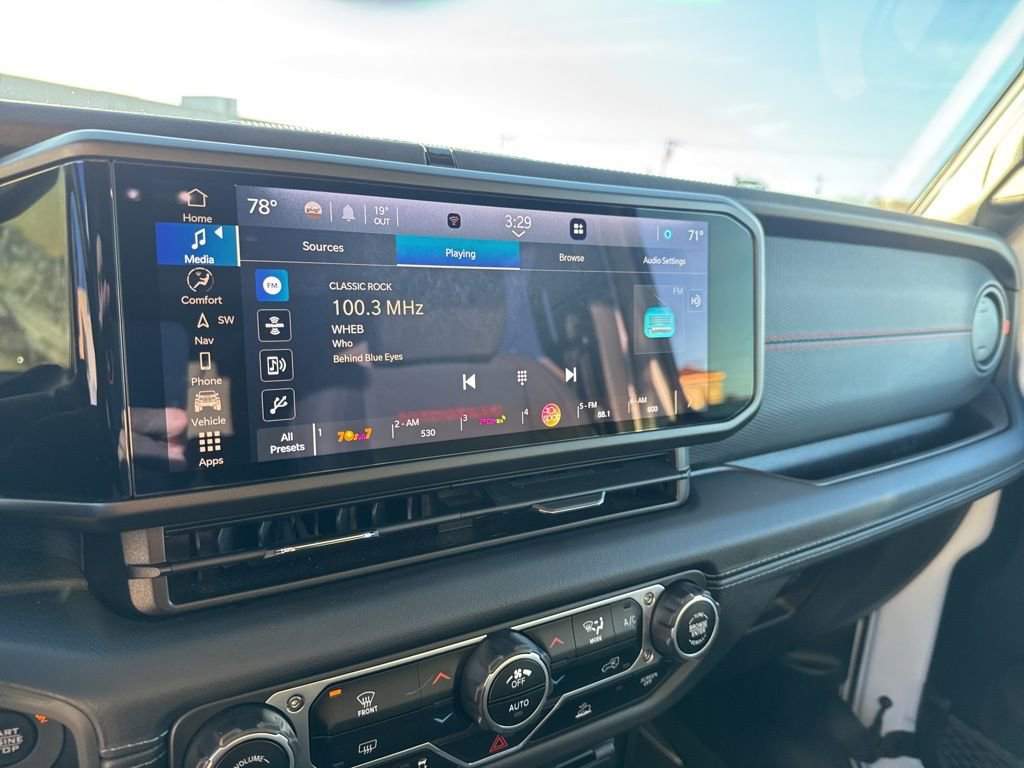 Certified 2024 Jeep Wrangler Unlimited Rubicon w/ Technology Group image 15