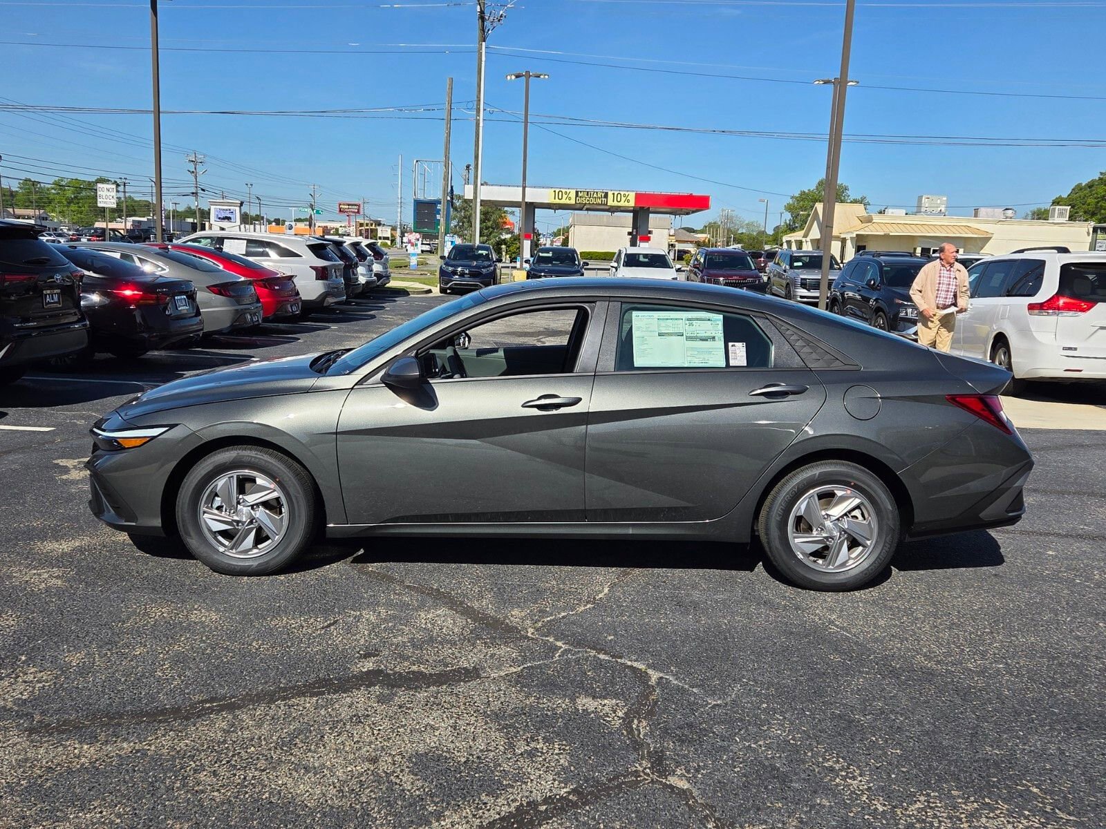 New 2026 Hyundai Elantra SE FWD image 4