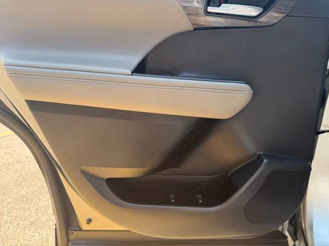 Used 2020 Toyota Highlander Limited image 26