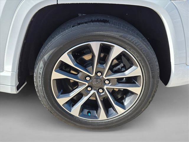 Used 2022 Jeep Grand Cherokee Overland w/ Luxury Tech Group IV AWD/4WD image 8