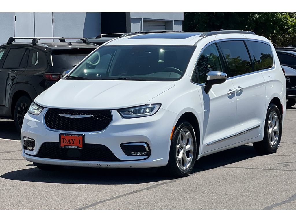 Used 2023 Chrysler Pacifica Limited image 10