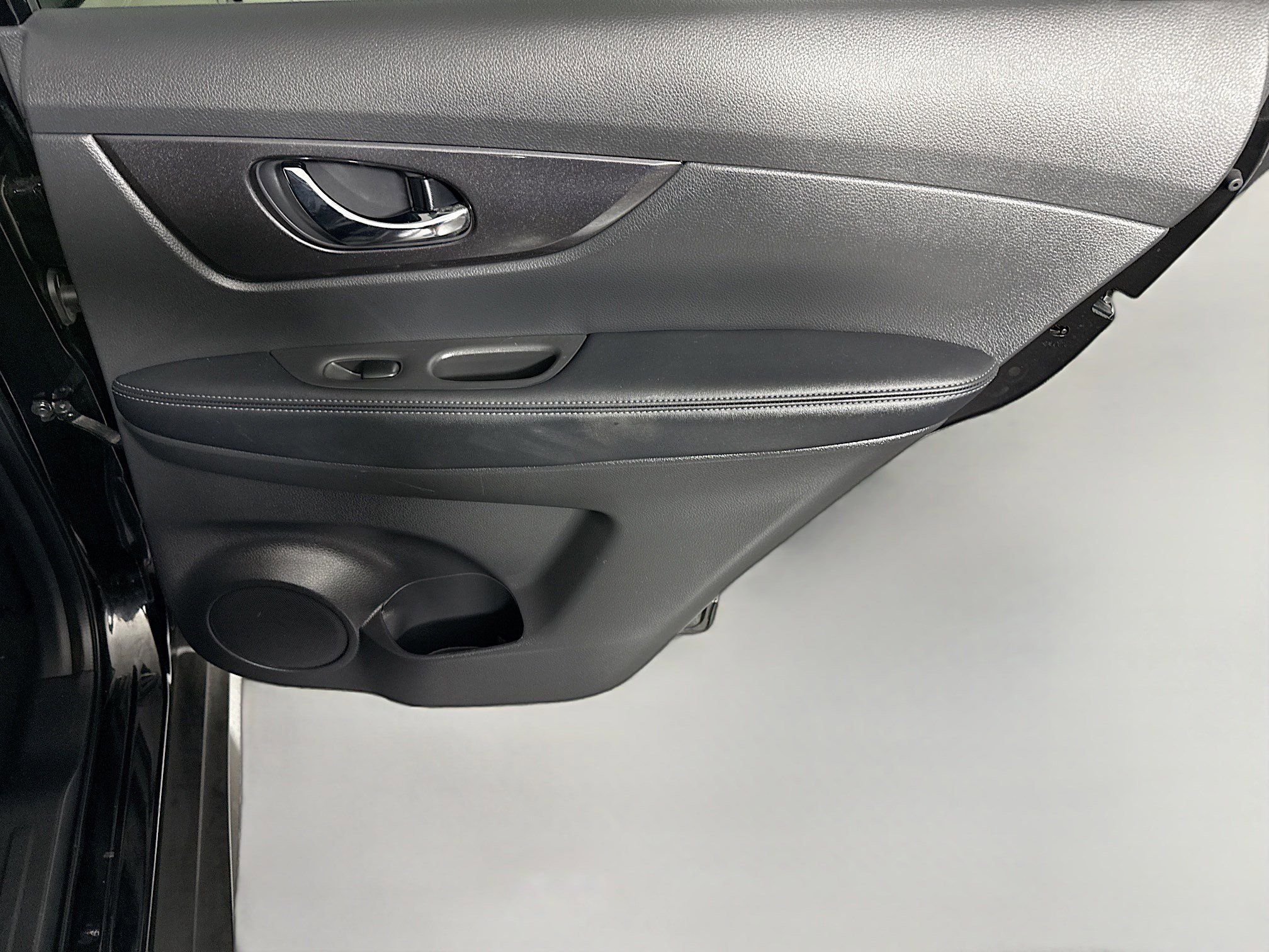 Used 2020 Nissan Rogue SV FWD image 28