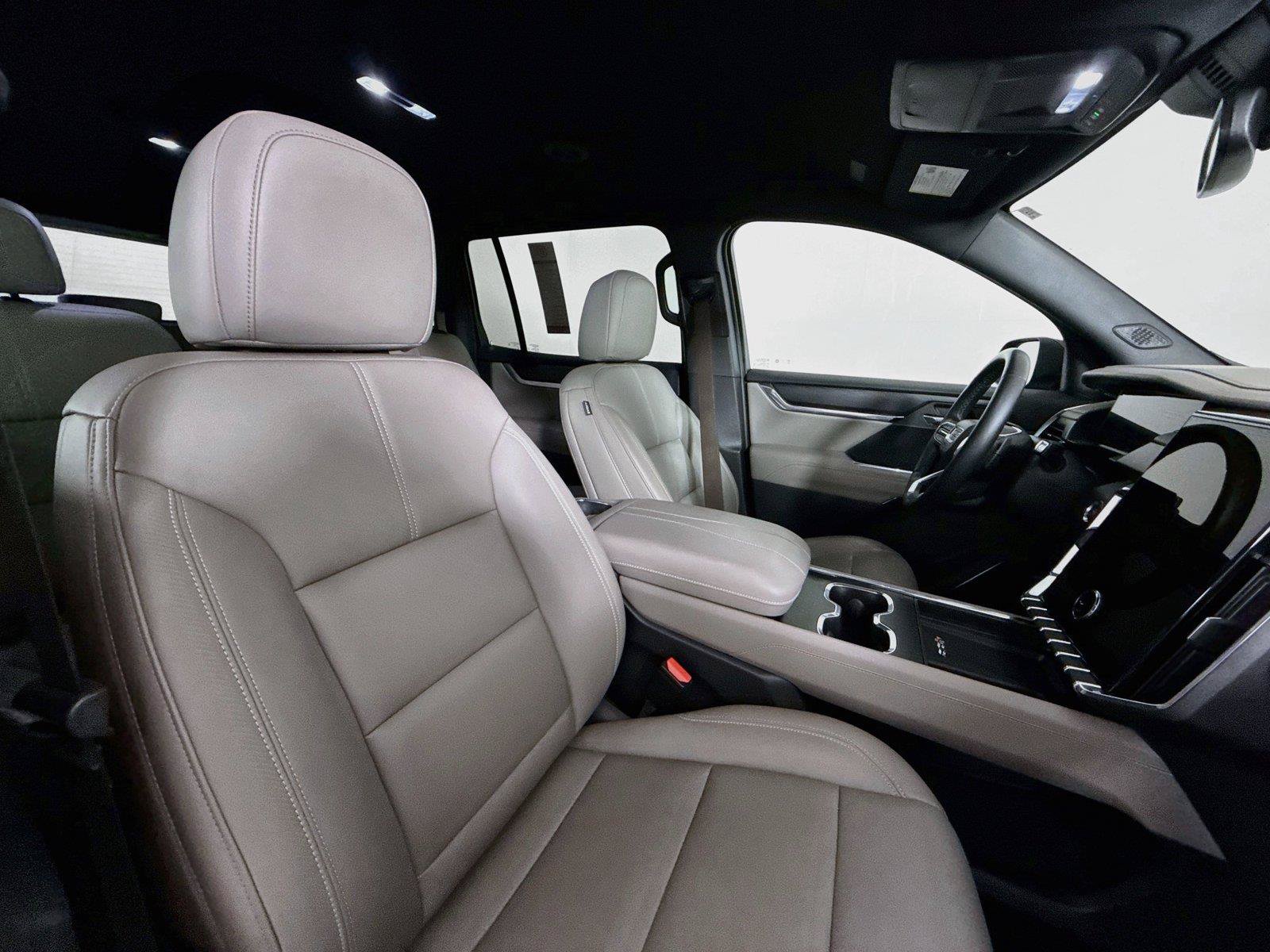 Used 2024 GMC Acadia Elevation AWD/4WD image 40