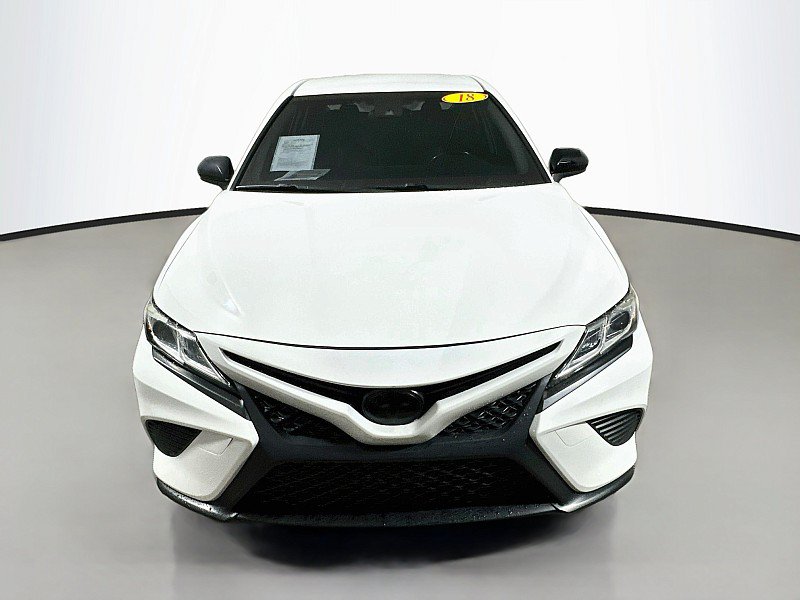 Used 2018 Toyota Camry SE FWD image 2