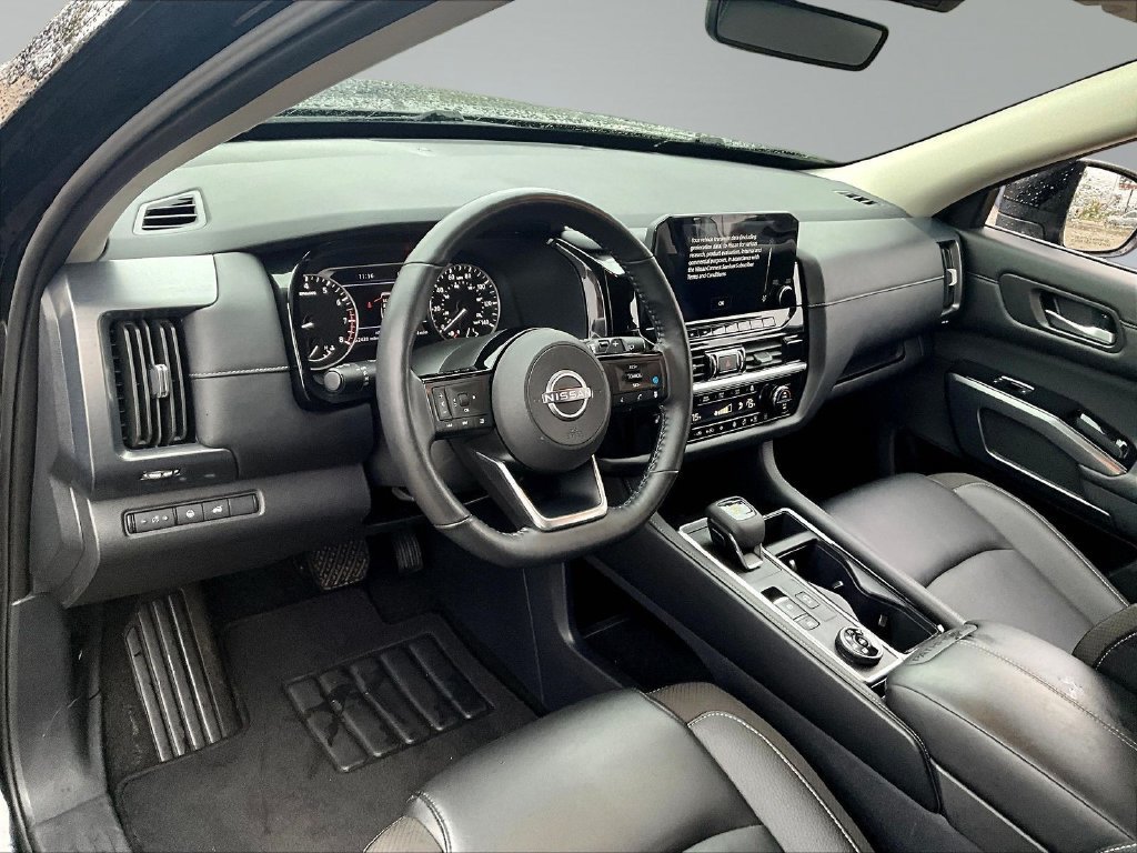 Used 2025 Nissan Pathfinder SL AWD/4WD image 19