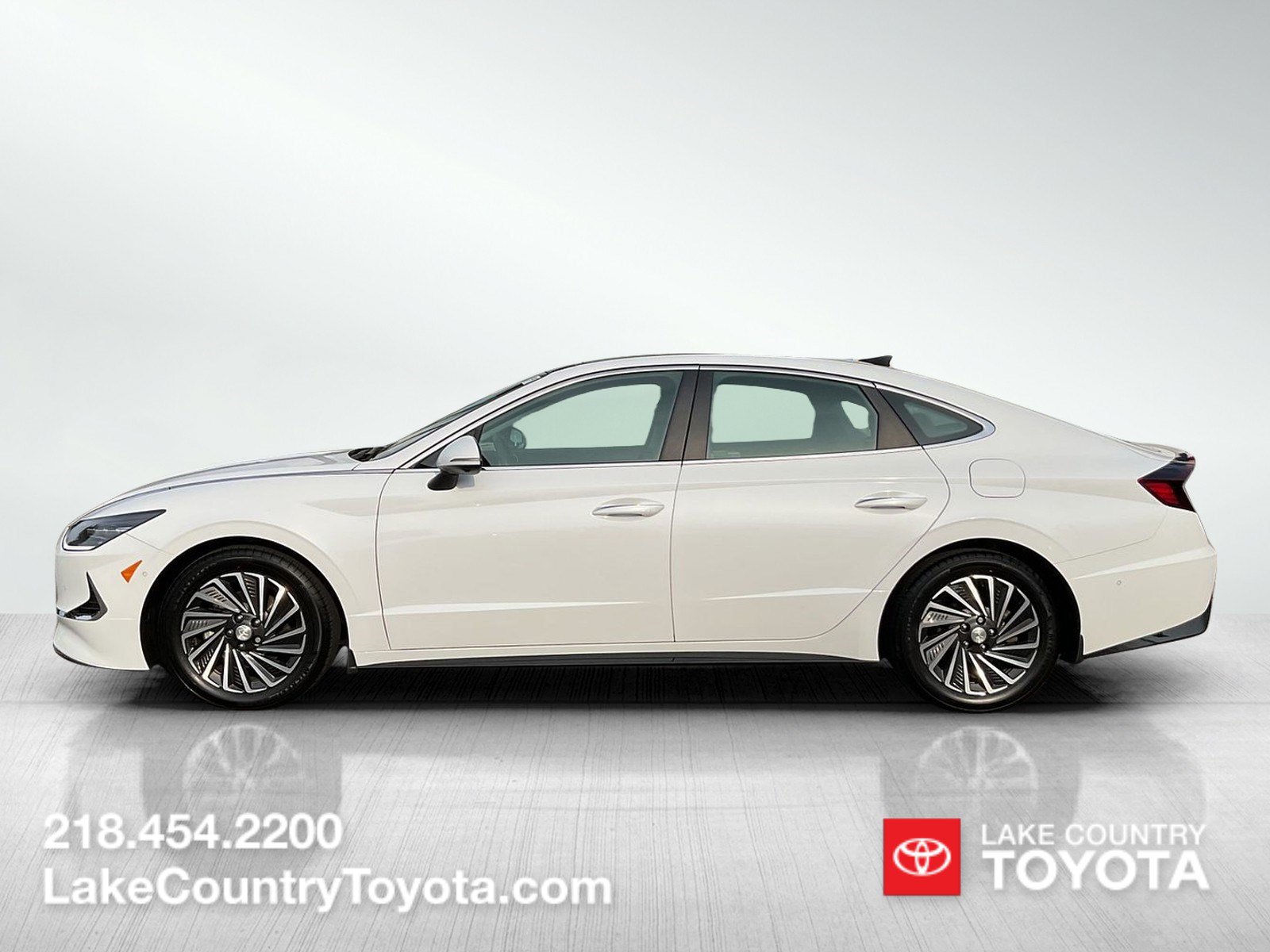 Used 2023 Hyundai Sonata Limited FWD image 2