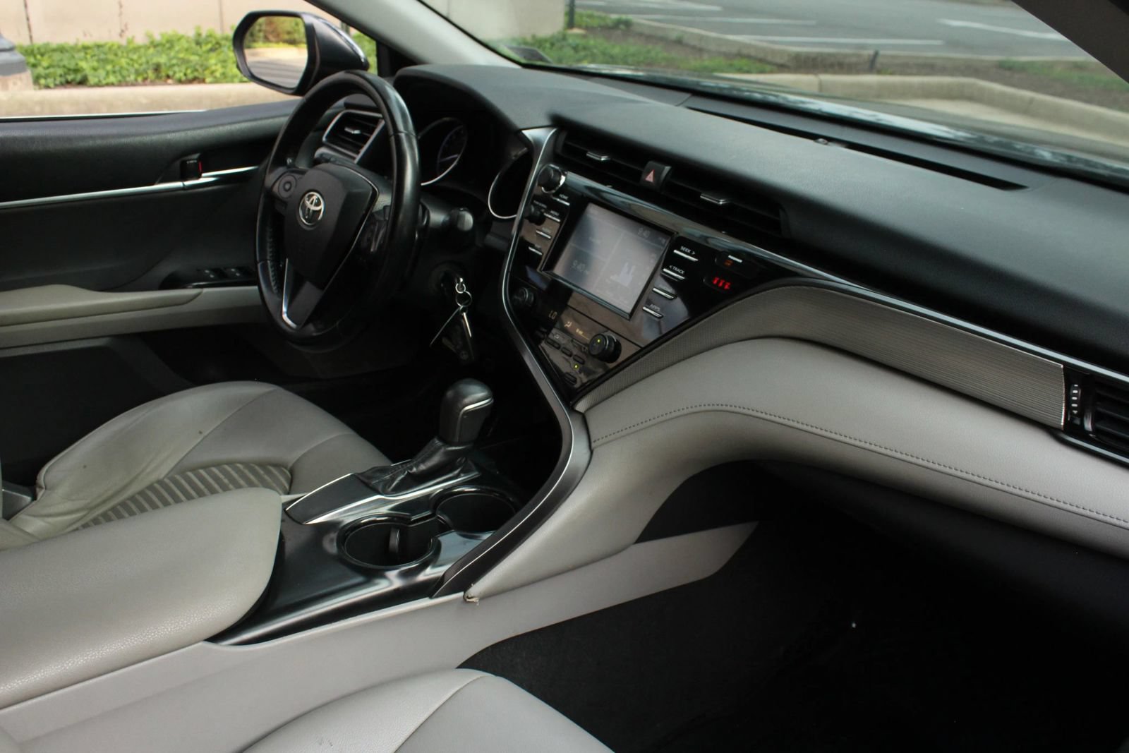 Used 2019 Toyota Camry SE FWD image 24
