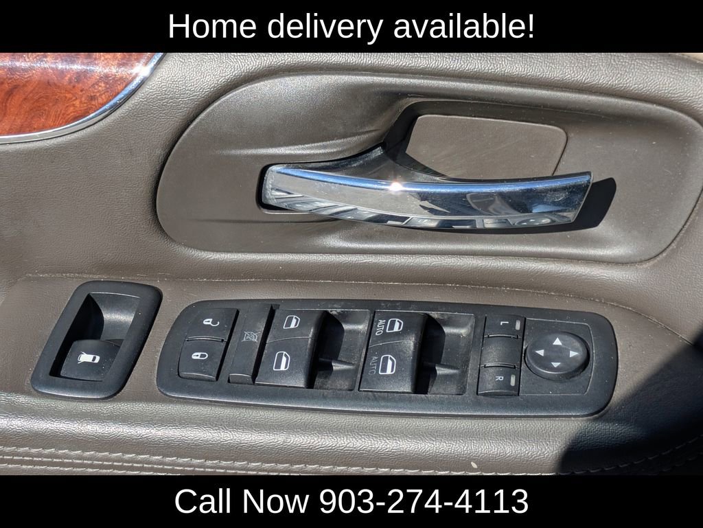 Used 2014 Chrysler Town & Country Touring-L w/ Driver Convenience Group image 25