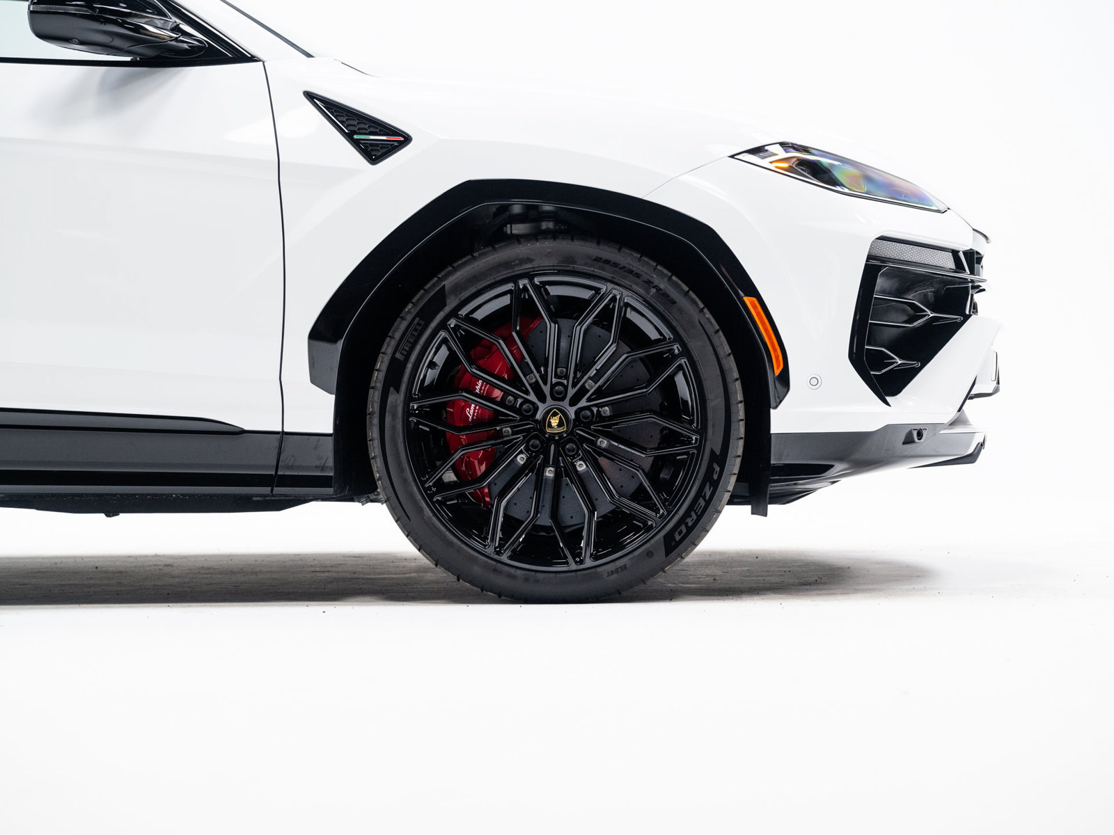 Used 2025 Lamborghini Urus SE AWD/4WD image 12
