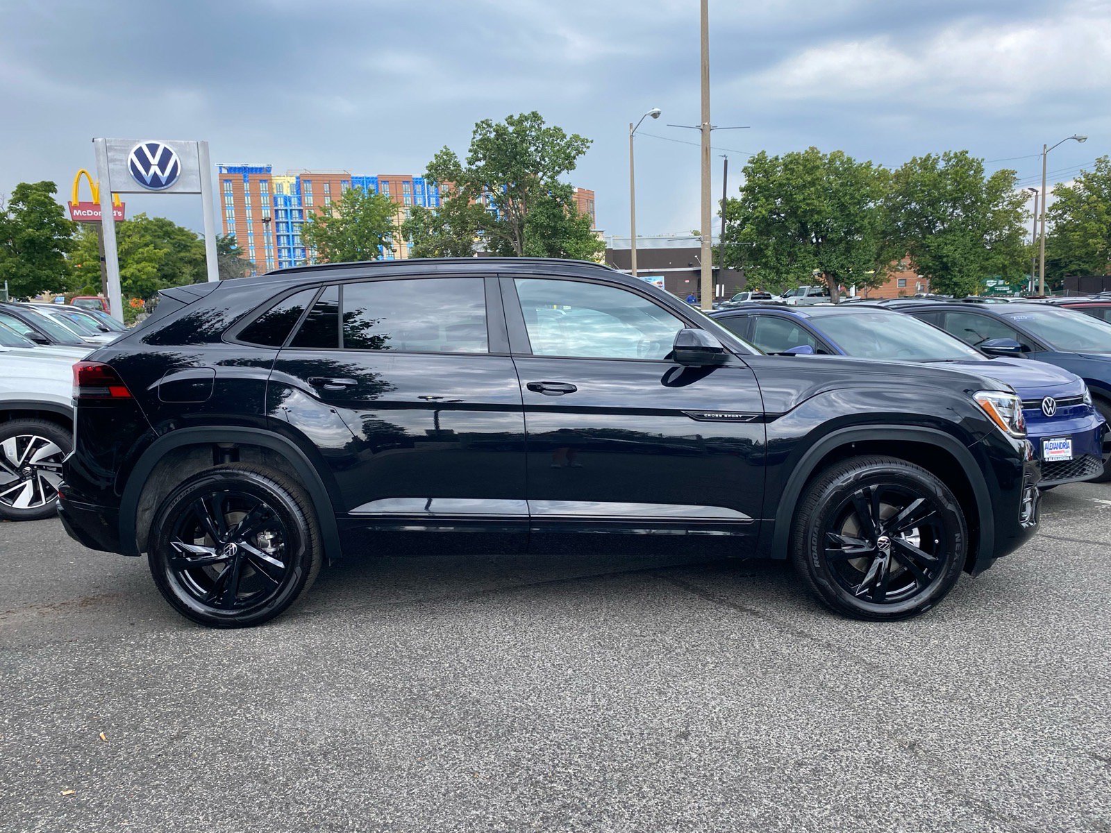 Certified 2026 Volkswagen Atlas Cross Sport SEL R-Line AWD/4WD image 2