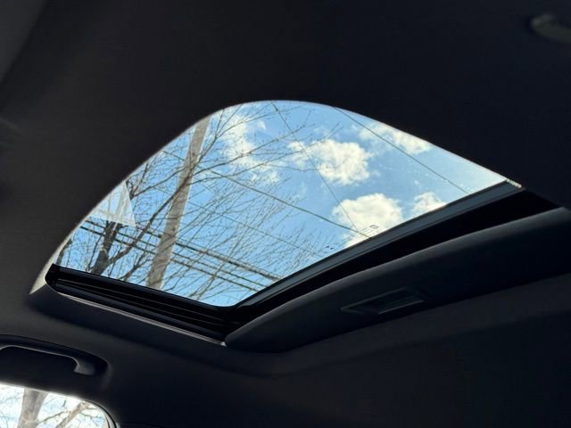 Certified 2025 Chevrolet Trax RS w/ Sunroof Package image 8