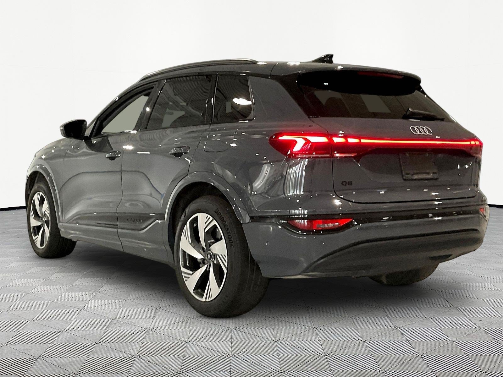 Used 2025 Audi Q6 e-tron Premium Plus AWD/4WD image 4