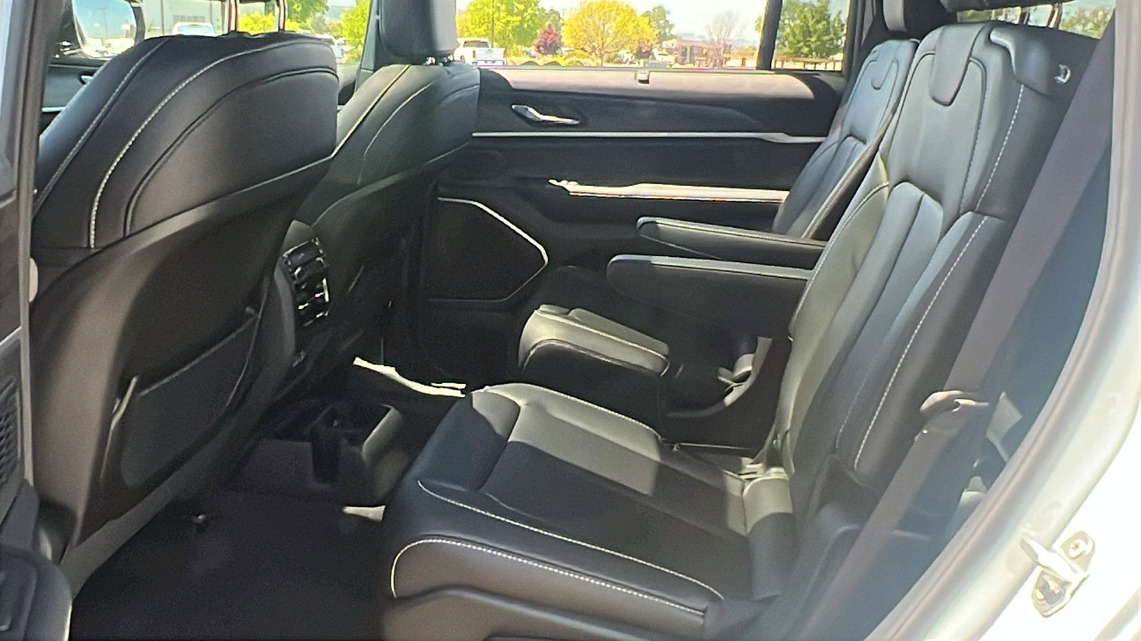 New 2025 Jeep Grand Cherokee L Limited w/ Luxury Tech Group II image 19