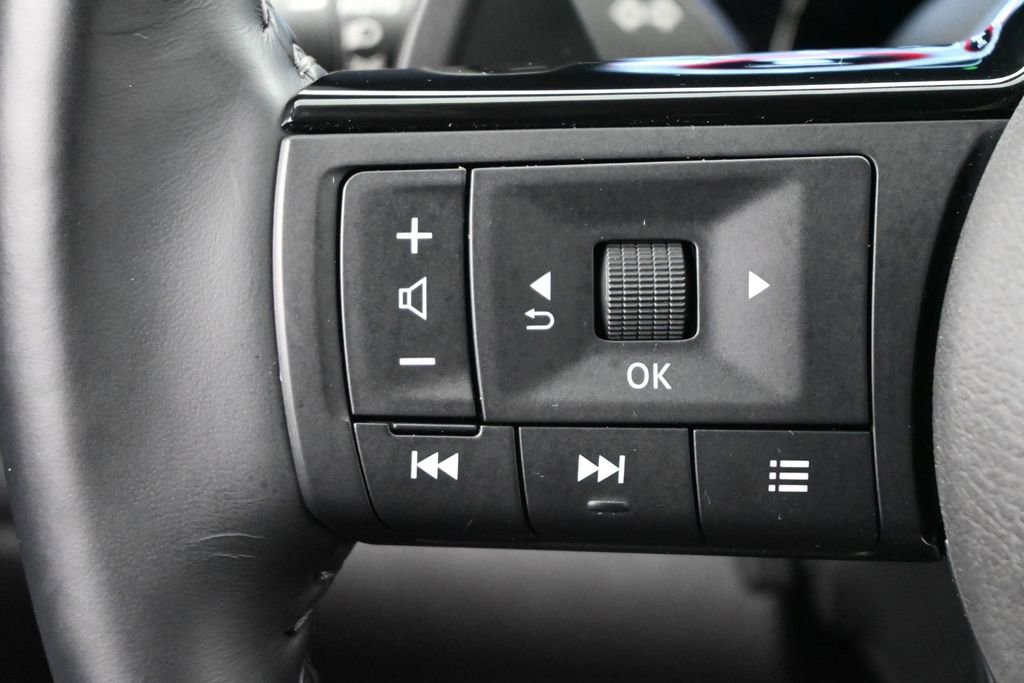 Used 2024 Nissan Pathfinder Platinum FWD image 8