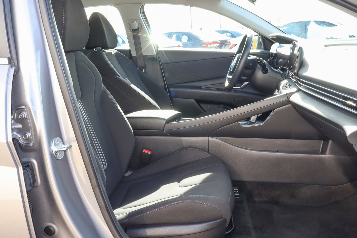Used 2025 Hyundai Elantra SEL FWD image 24