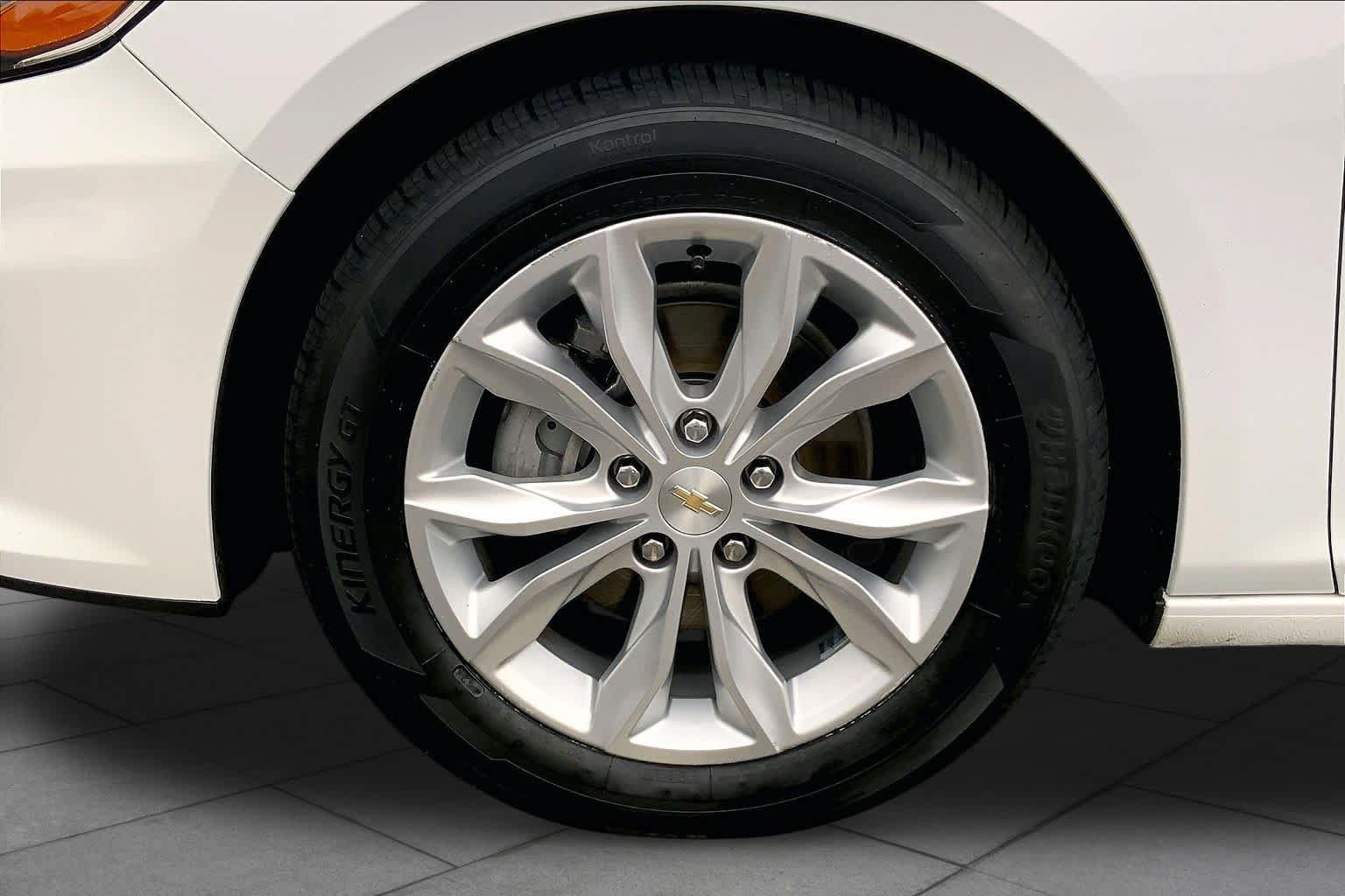 Used 2024 Chevrolet Malibu LT FWD image 11