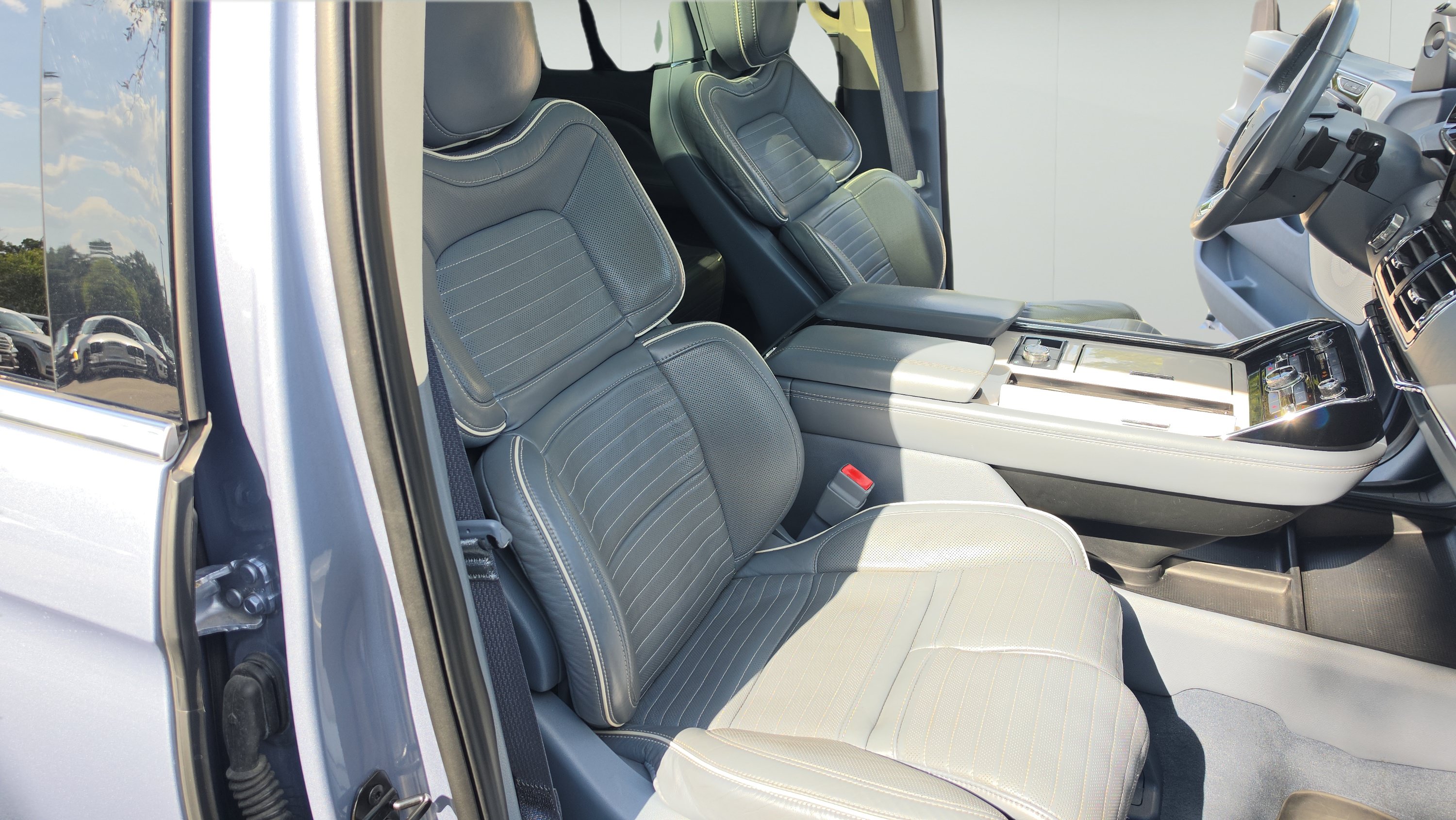 Used 2020 Lincoln Navigator Black Label w/ Cargo Convenience Package AWD/4WD image 25