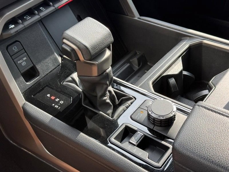 Used 2025 Toyota Tundra Limited AWD/4WD image 22