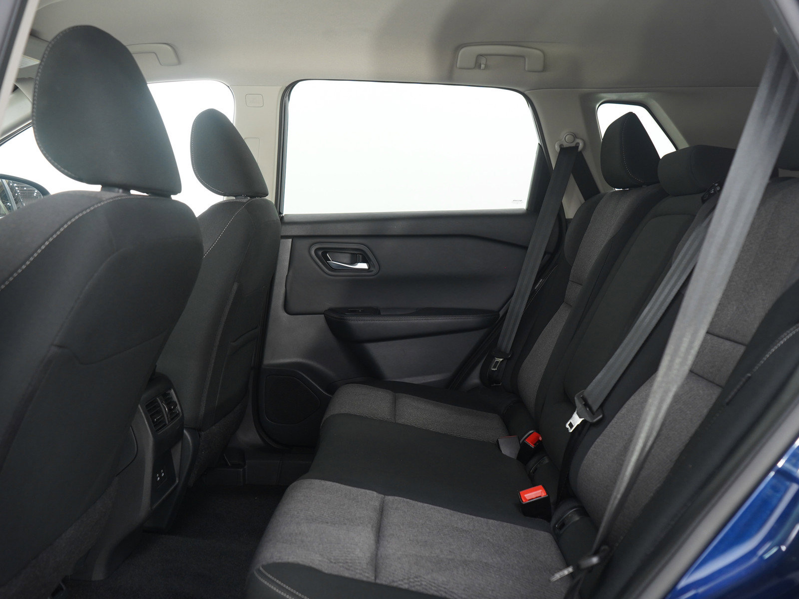 Used 2025 Nissan Rogue SV image 20