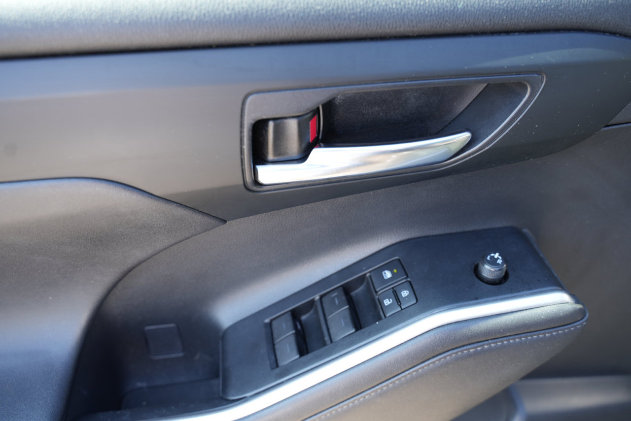 Used 2020 Toyota Highlander XLE image 32