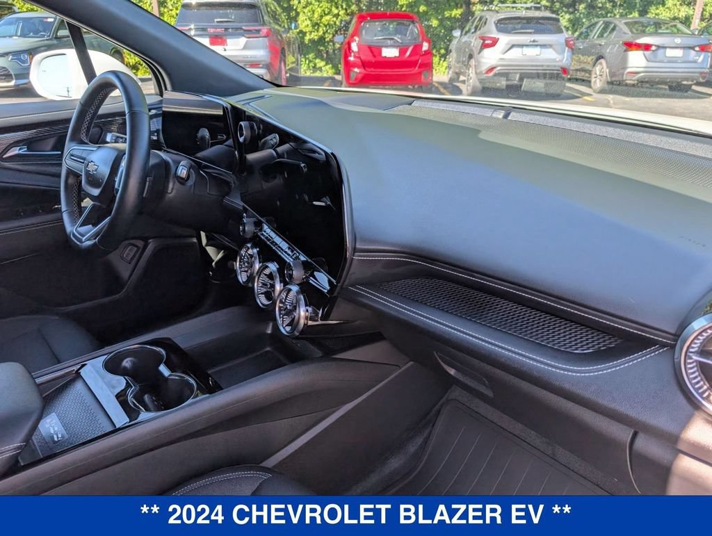 Used 2024 Chevrolet Blazer EV LT AWD/4WD image 31