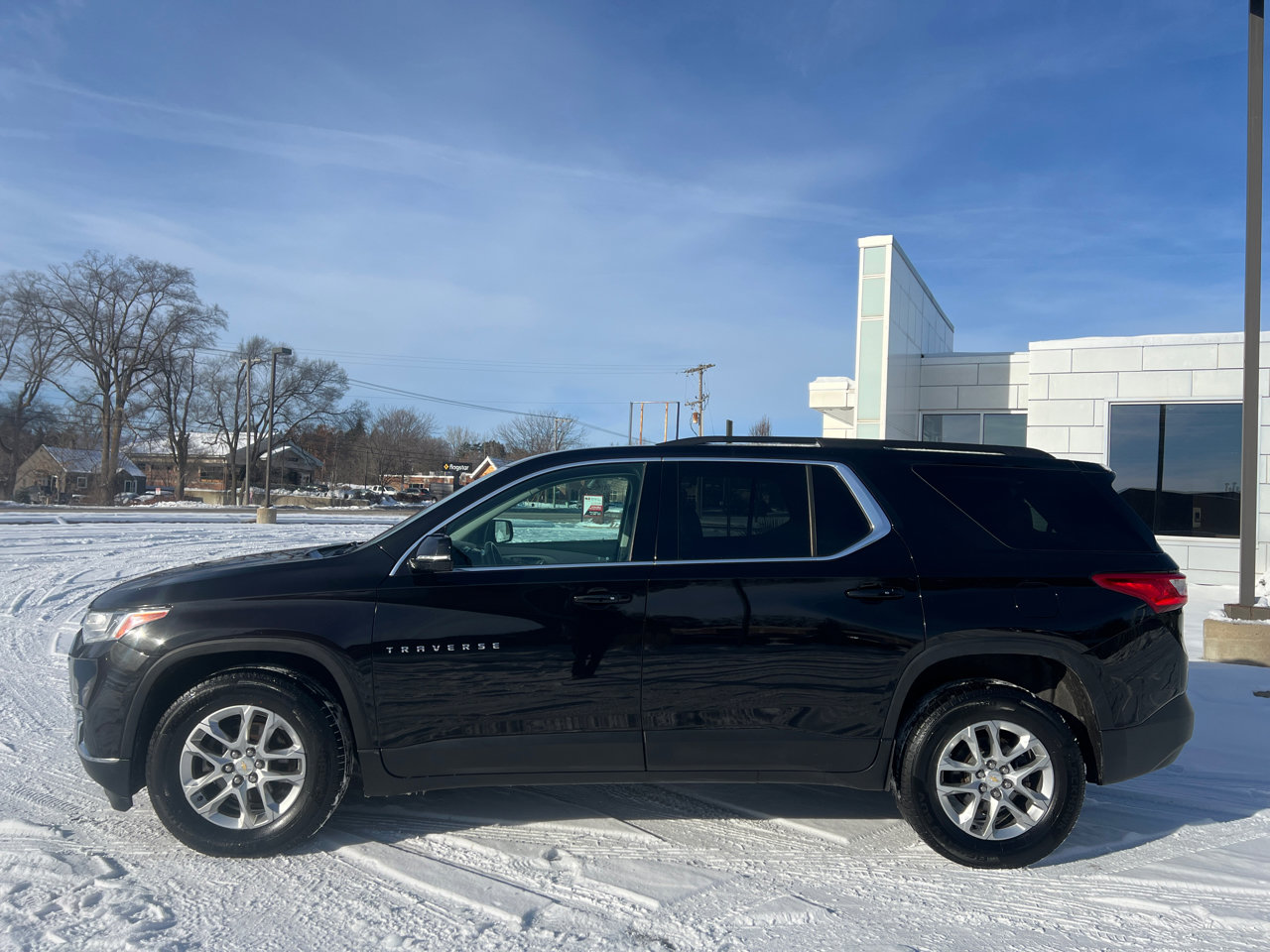 Used 2020 Chevrolet Traverse LT w/ LPO, Cargo Package image 4