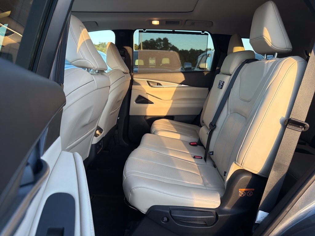 Used 2024 INFINITI QX60 Luxe w/ Performance Audio Package FWD image 29