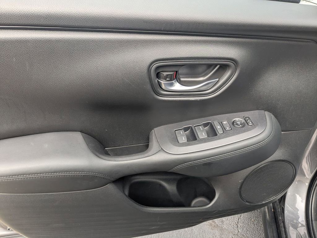 Used 2025 Honda HR-V LX image 22