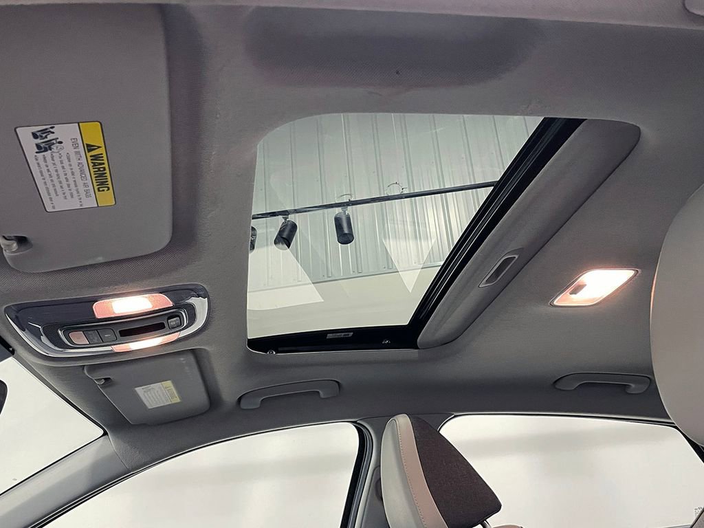 Used 2023 Hyundai Elantra Limited image 21