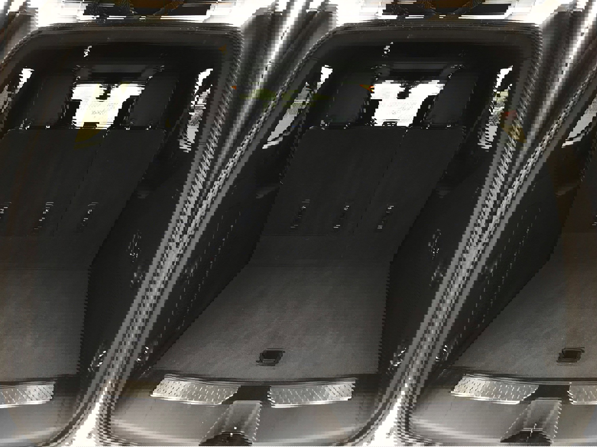 Used 2021 Chevrolet Suburban High Country w/ Premium Package image 27