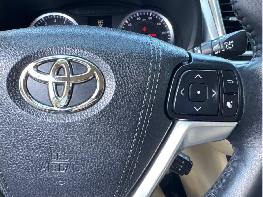 Used 2015 Toyota Highlander XLE AWD/4WD image 27