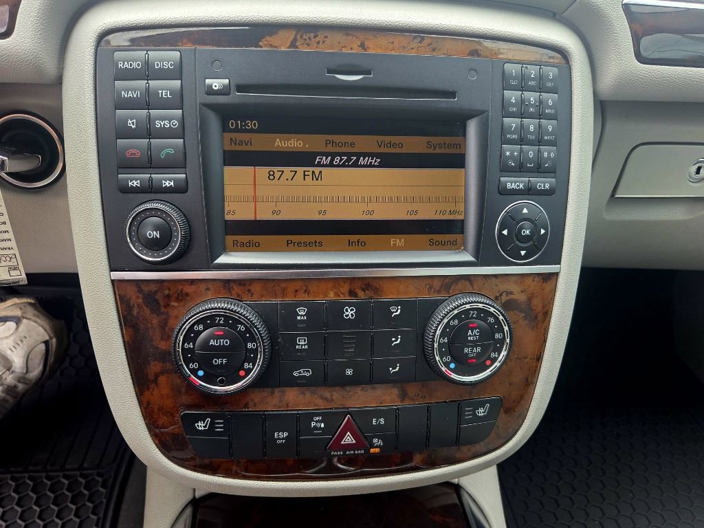 Used 2011 Mercedes-Benz R 350 4MATIC image 9