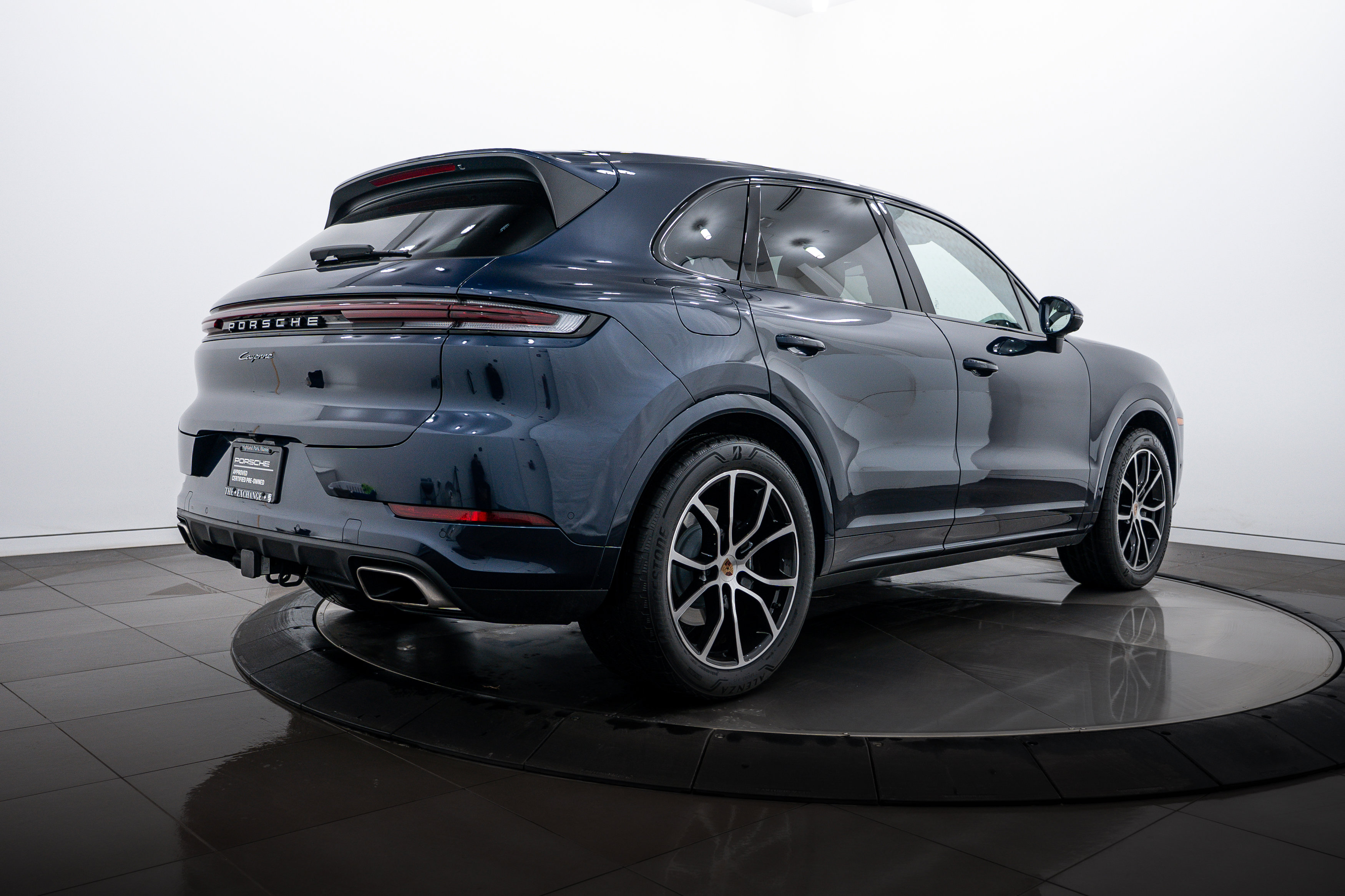 Certified 2025 Porsche Cayenne image 7