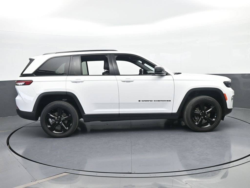 Used 2023 Jeep Grand Cherokee Altitude image 7