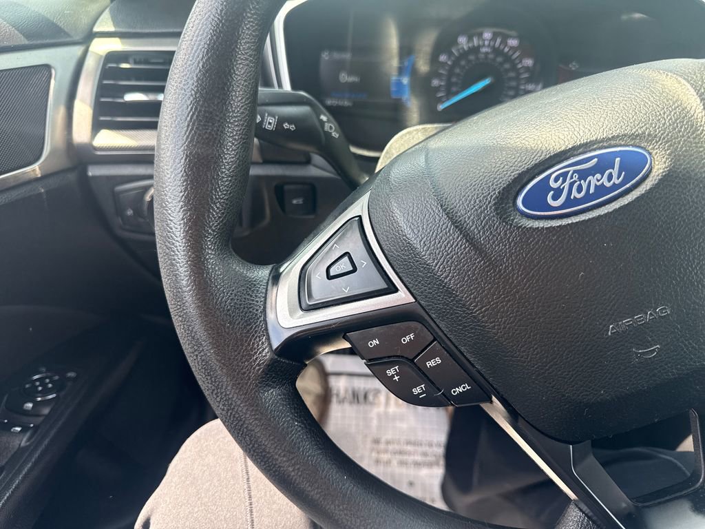 Used 2019 Ford Fusion SE FWD image 25