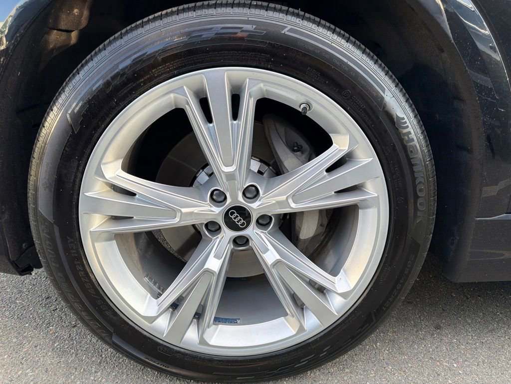 Used 2021 Audi Q8 AWD/4WD image 7