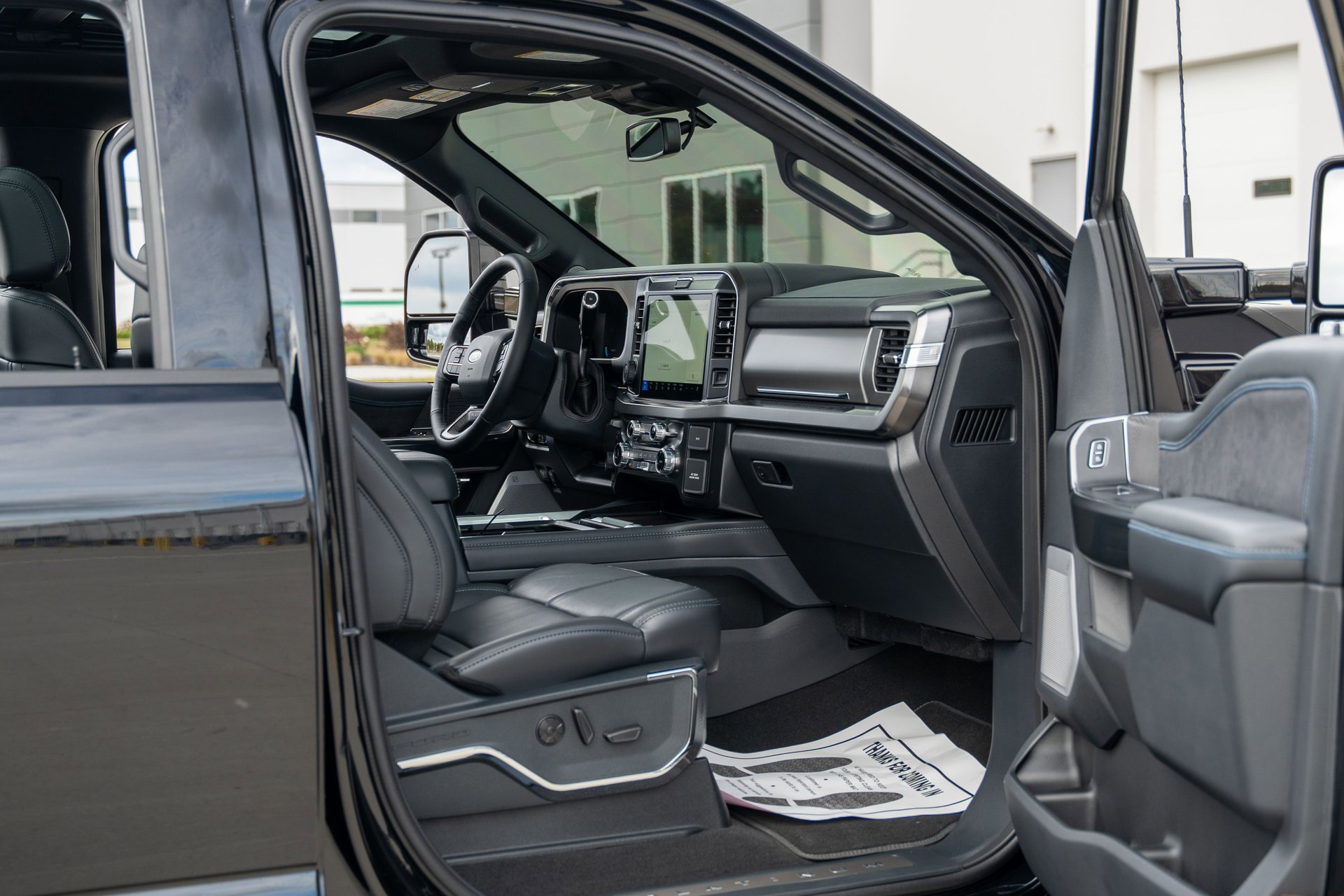 Used 2025 Ford F450 Platinum image 35