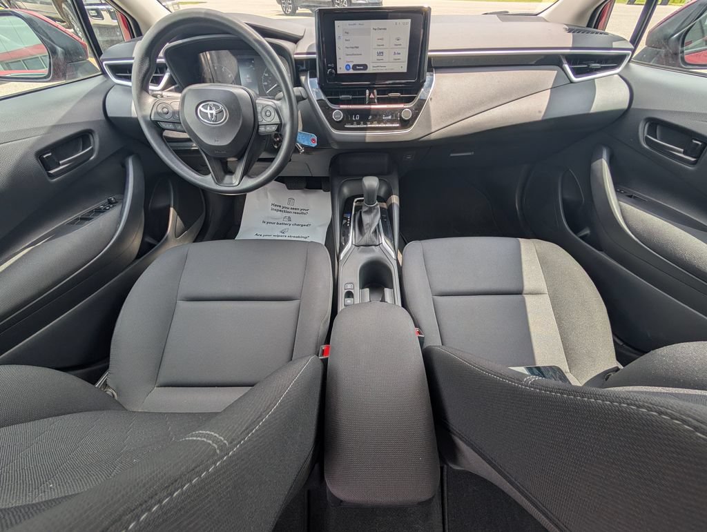 Used 2025 Toyota Corolla LE FWD image 27