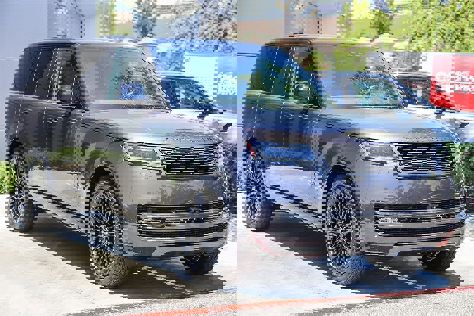 New 2025 Land Rover Range Rover Autobiography image 3