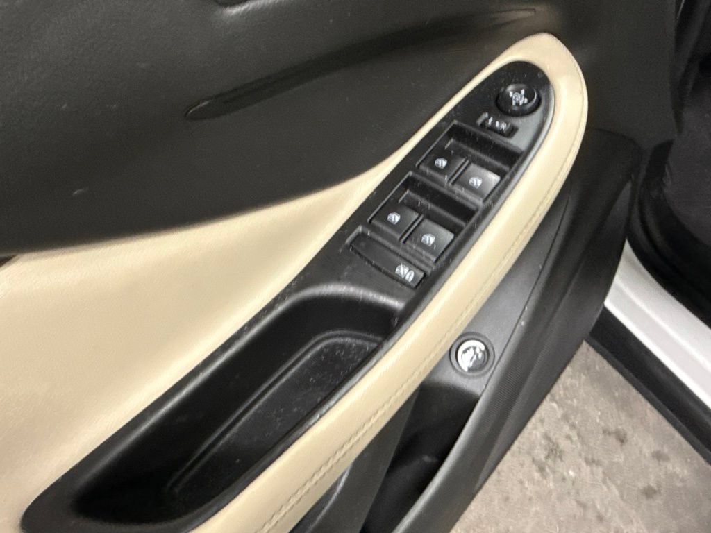 Used 2019 Buick Envision Essence w/ LPO, Road Trip Package FWD image 21