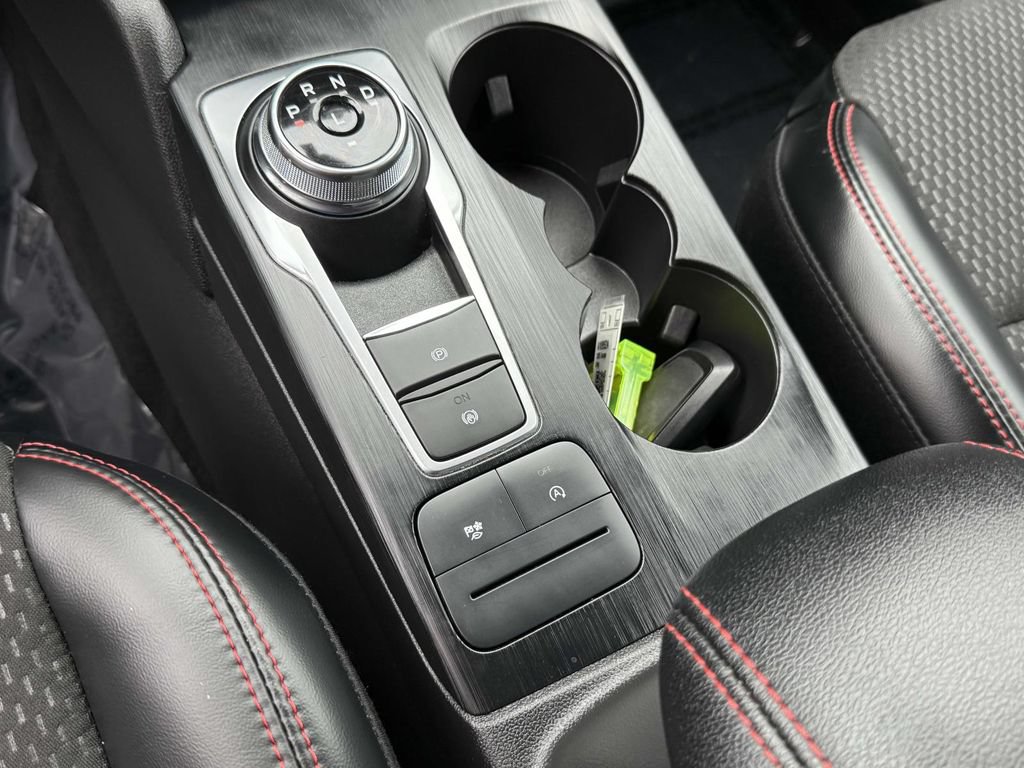 Used 2025 Ford Escape ST-Line AWD/4WD image 8
