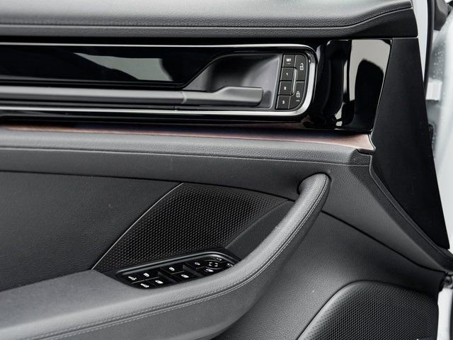 Certified 2025 Porsche Panamera 4 image 8