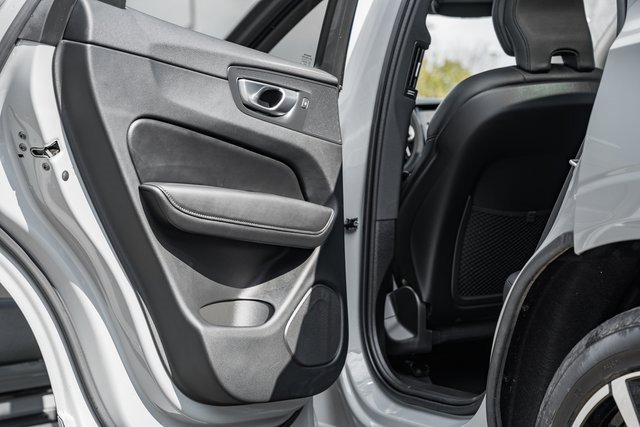 Used 2024 Volvo XC60 B5 Plus image 35