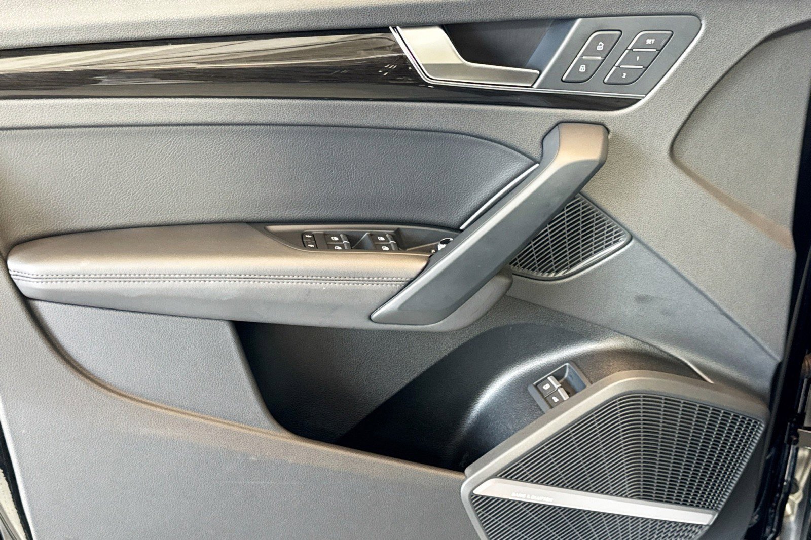 Used 2020 Audi Q5 e Premium Plus w/ Premium Plus Package image 17