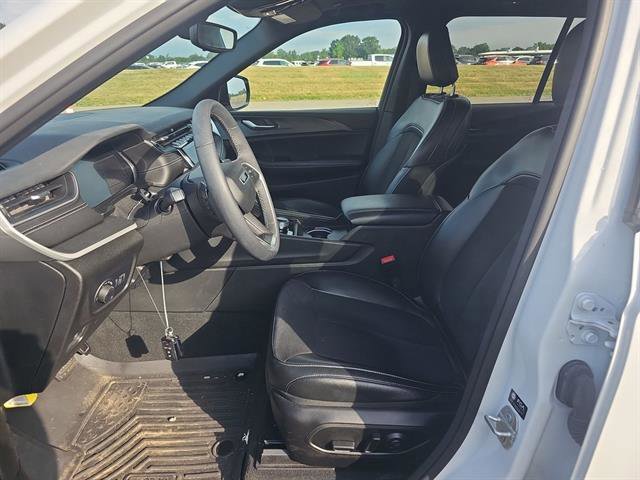 Used 2023 Jeep Grand Cherokee Altitude image 6