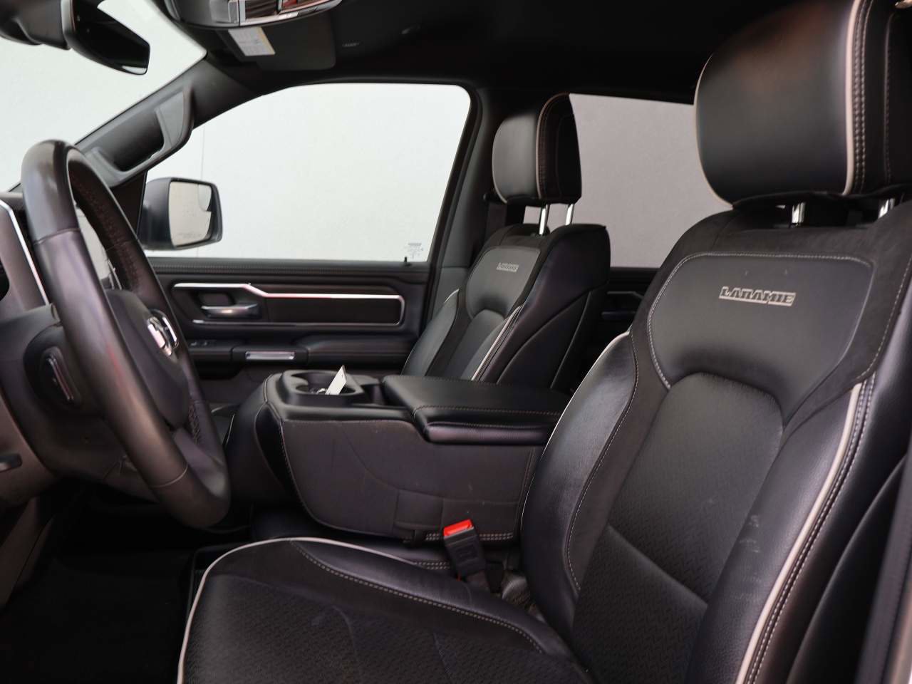 Used 2025 RAM 1500 Laramie image 9