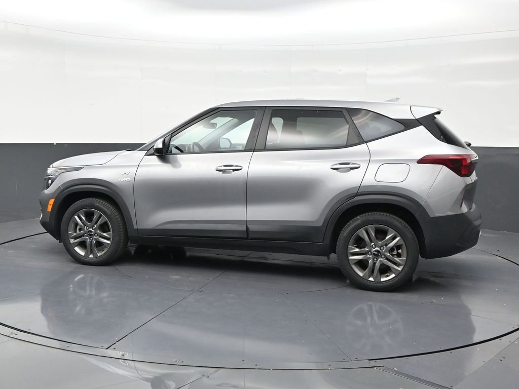 Used 2022 Kia Seltos LX AWD/4WD image 2